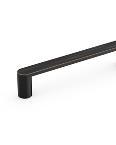 DESIGN3644 Minimalist Flat Top D-Bar Pull | Oak Wood & White Shaker Cabinets (Matte Black)